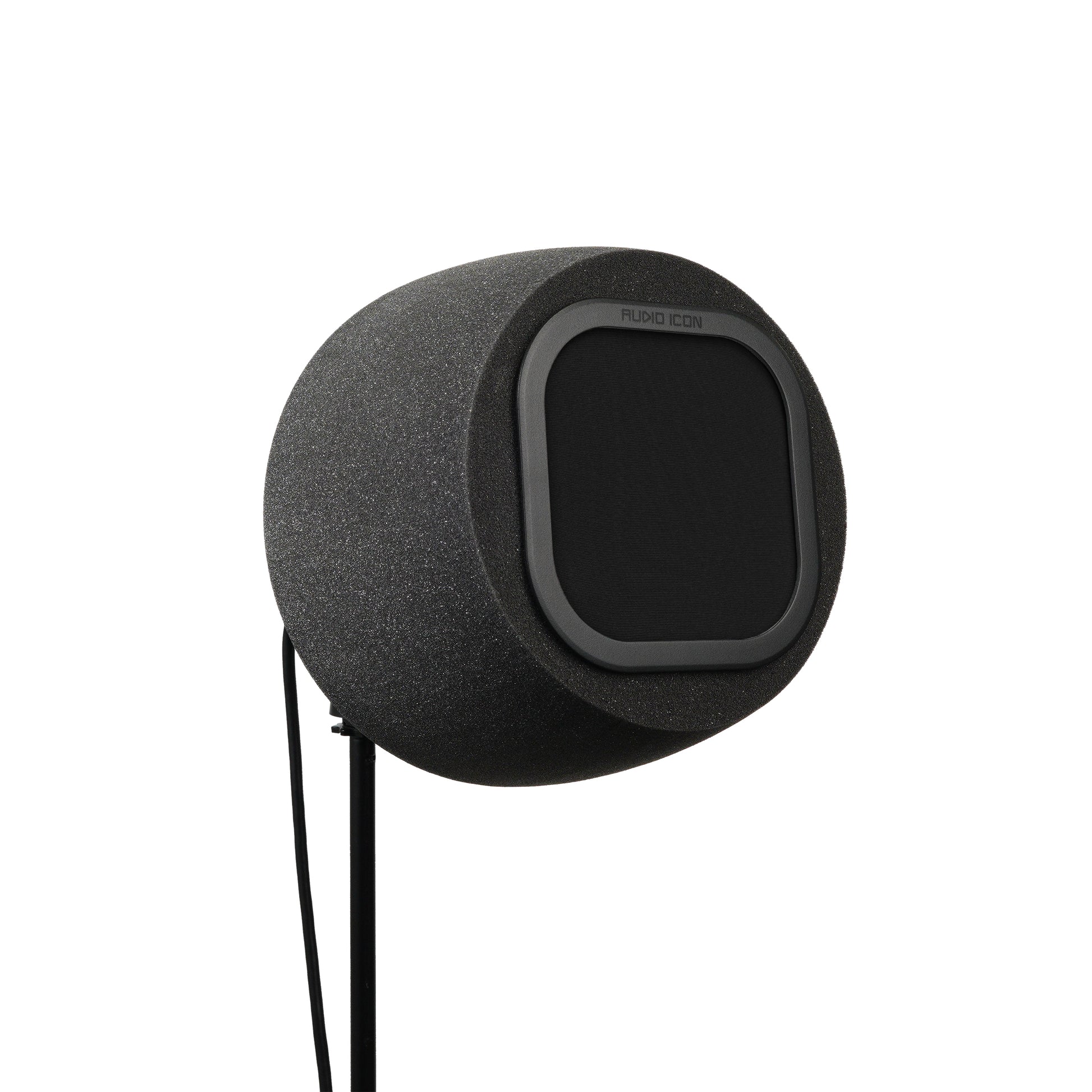 Audio Icon 7A Isolation booth facing Right at 3/4 view with Black Mesh Pop Filter